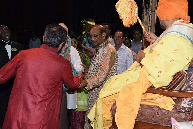 Gurudev1-7-12-14-8961-DDeRosaPhoto