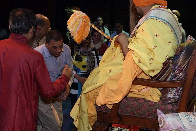 Gurudev1-7-12-14-8968-DDeRosaPhoto