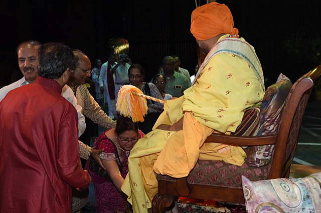 Gurudev1-7-12-14-8977-DDeRosaPhoto