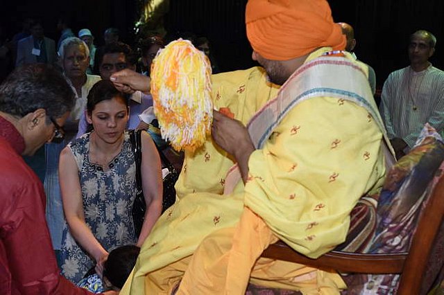 Gurudev1-7-12-14-9002-DDeRosaPhoto