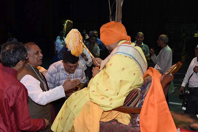 Gurudev1-7-12-14-9020-DDeRosaPhoto