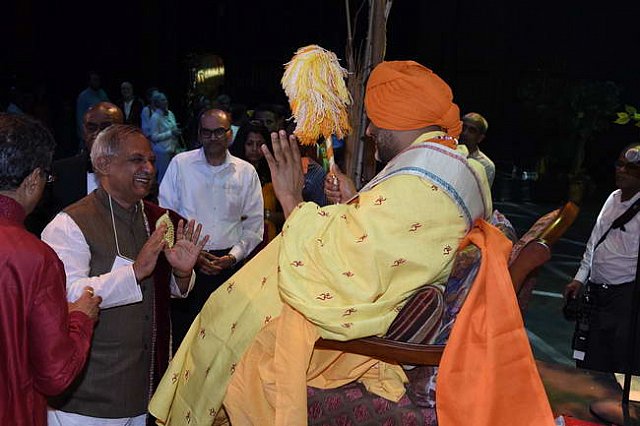 Gurudev1-7-12-14-9021-DDeRosaPhoto