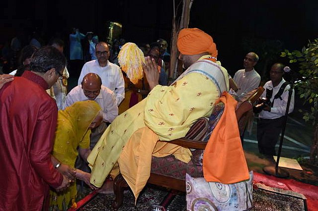 Gurudev1-7-12-14-9023-DDeRosaPhoto