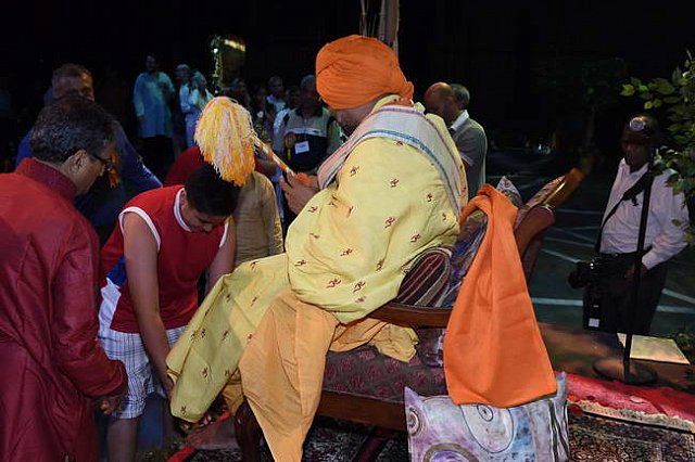 Gurudev1-7-12-14-9030-DDeRosaPhoto