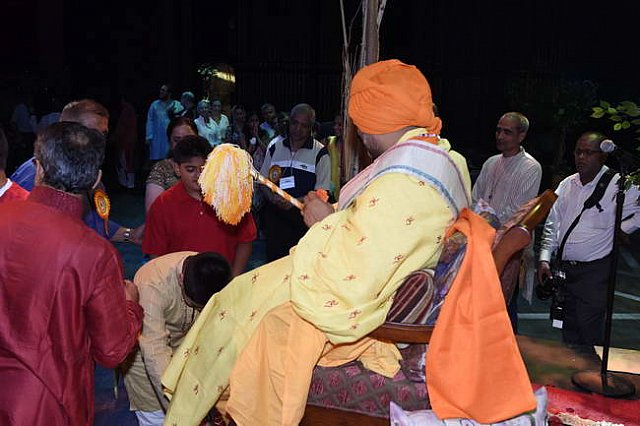 Gurudev1-7-12-14-9031-DDeRosaPhoto