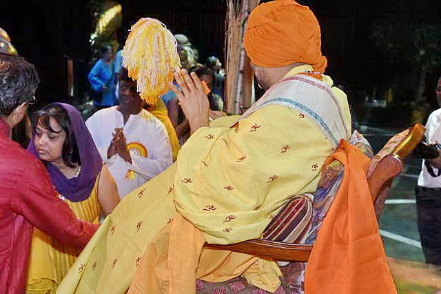 Gurudev1-7-12-14-9039-DDeRosaPhoto