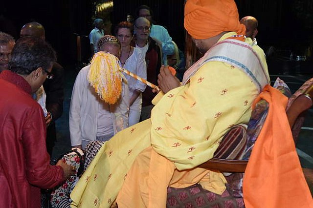 Gurudev1-7-12-14-9045-DDeRosaPhoto