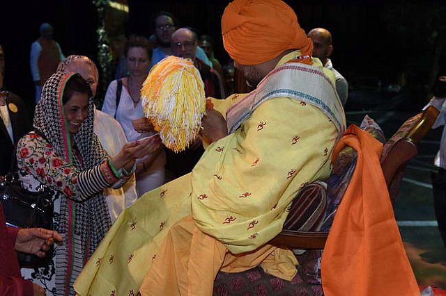 Gurudev1-7-12-14-9046-DDeRosaPhoto