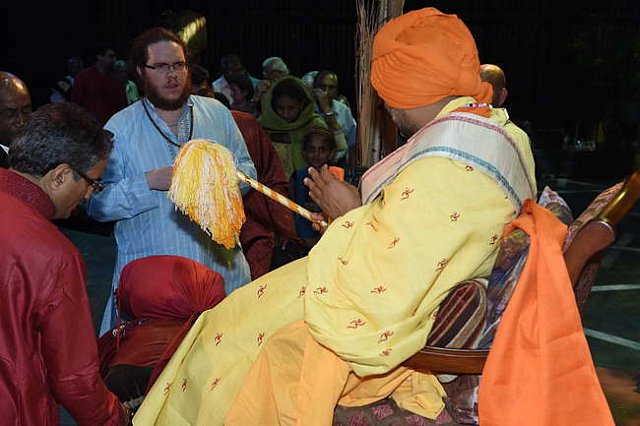 Gurudev1-7-12-14-9049-DDeRosaPhoto