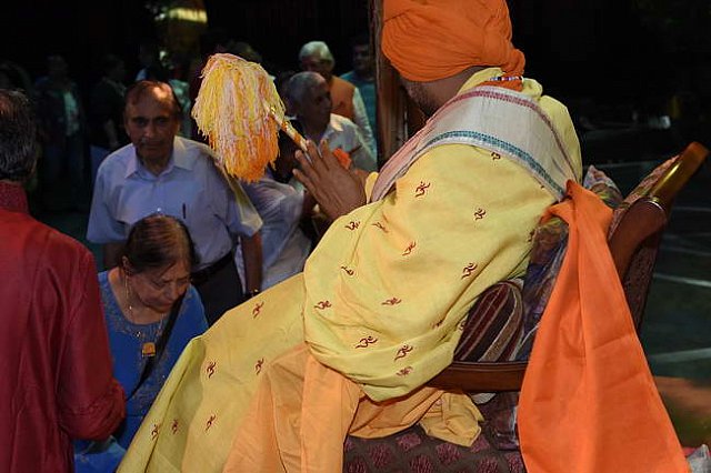 Gurudev1-7-12-14-9055-DDeRosaPhoto