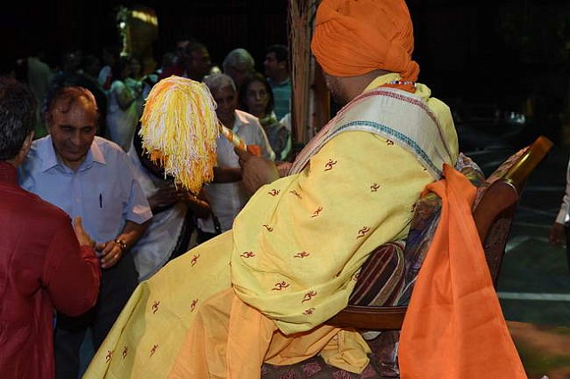 Gurudev1-7-12-14-9056-DDeRosaPhoto