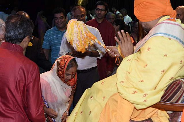 Gurudev1-7-12-14-9059-DDeRosaPhoto