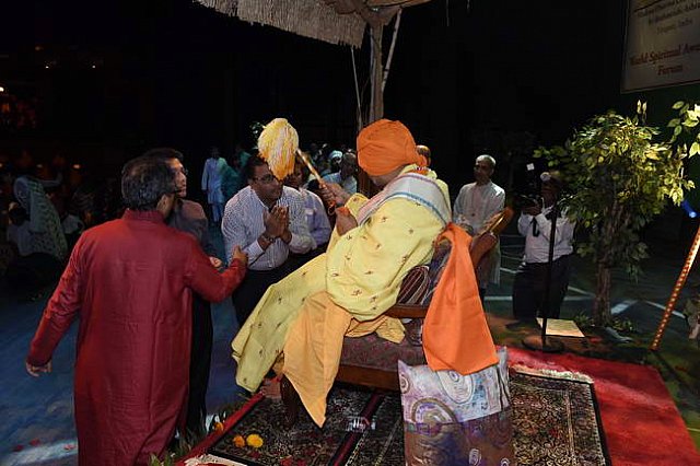 Gurudev1-7-12-14-9069-DDeRosaPhoto