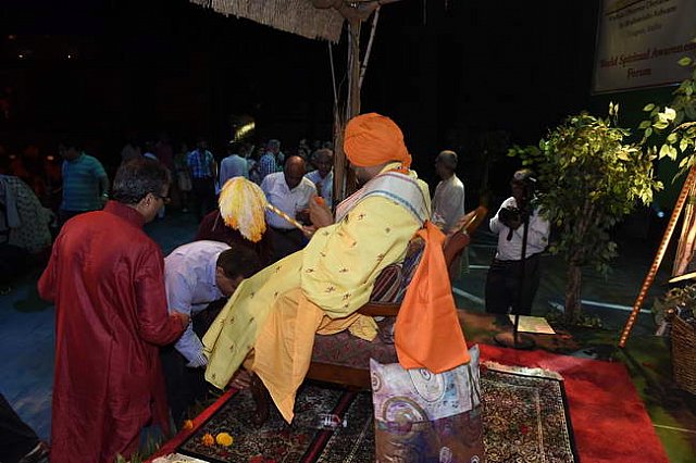 Gurudev1-7-12-14-9070-DDeRosaPhoto