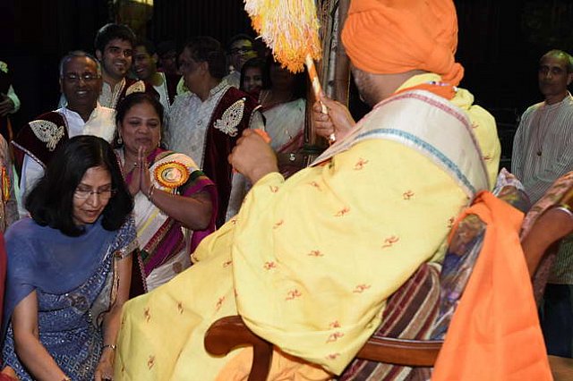 Gurudev1-7-12-14-9114-DDeRosaPhoto