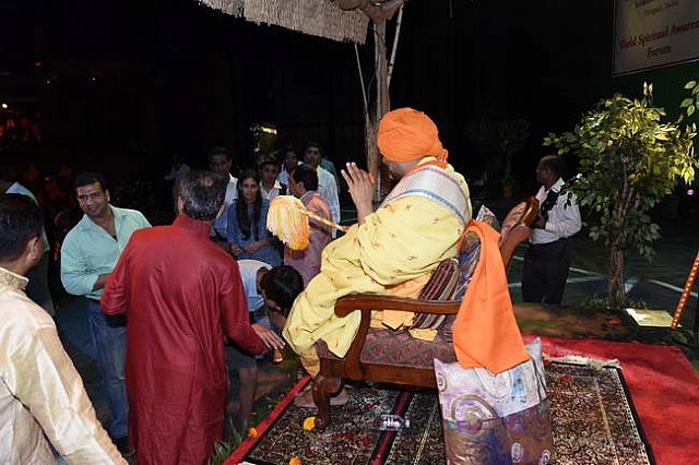 Gurudev1-7-12-14-9126-DDeRosaPhoto