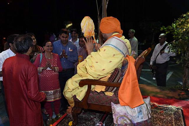 Gurudev1-7-12-14-9132-DDeRosaPhoto