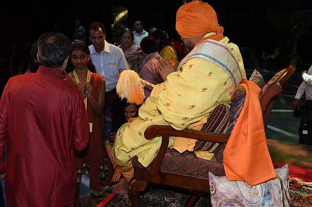 Gurudev1-7-12-14-9147-DDeRosaPhoto