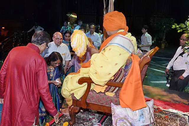 Gurudev1-7-12-14-9183-DDeRosaPhoto