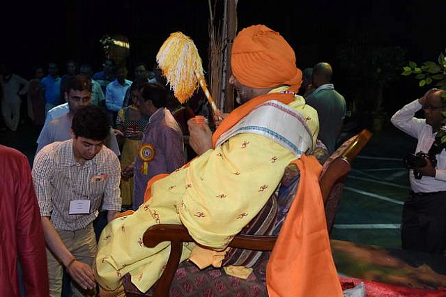 Gurudev1-7-12-14-9192-DDeRosaPhoto