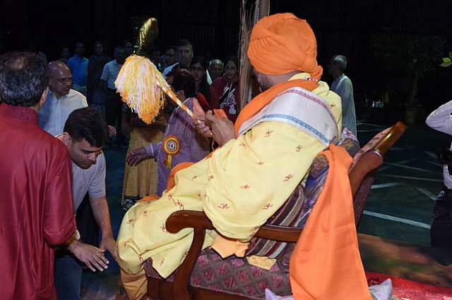 Gurudev1-7-12-14-9193-DDeRosaPhoto