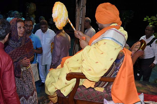 Gurudev1-7-12-14-9209-DDeRosaPhoto