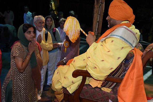 Gurudev1-7-12-14-9227-DDeRosaPhoto