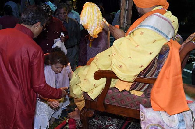 Gurudev1-7-12-14-9231-DDeRosaPhoto