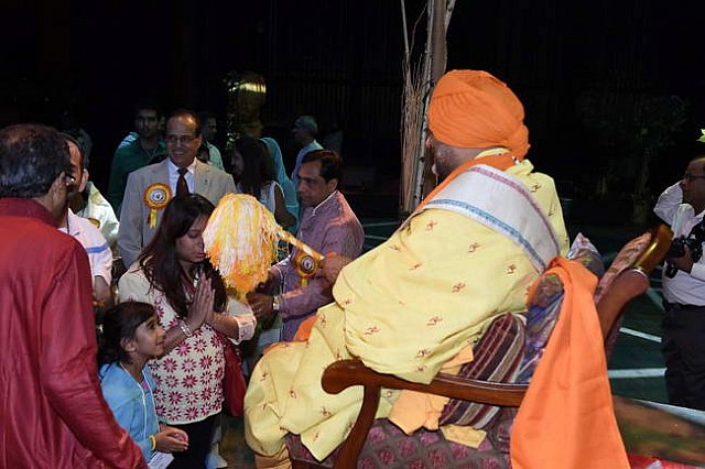 Gurudev1-7-12-14-9242-DDeRosaPhoto