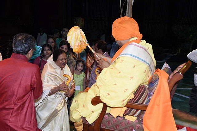 Gurudev1-7-12-14-9244-DDeRosaPhoto