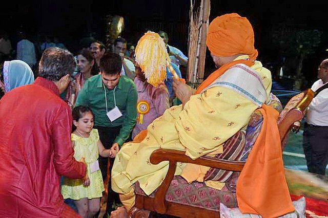 Gurudev1-7-12-14-9251-DDeRosaPhoto