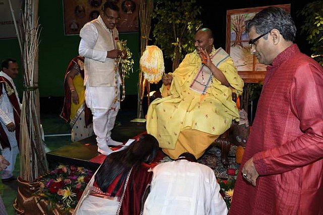 Gurudev1-7-12-14-9285-DDeRosaPhoto