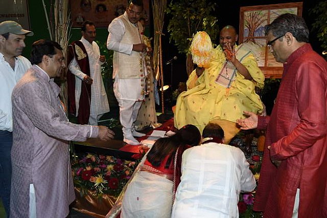 Gurudev1-7-12-14-9286-DDeRosaPhoto