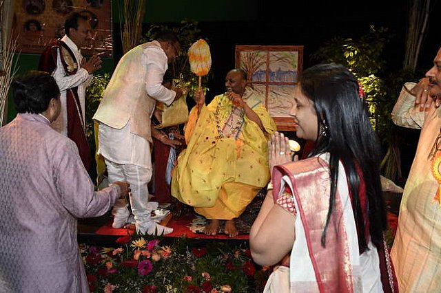 Gurudev1-7-12-14-9287-DDeRosaPhoto