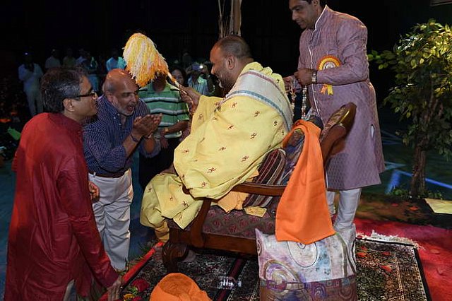 Gurudev1-7-12-14-9295-DDeRosaPhoto