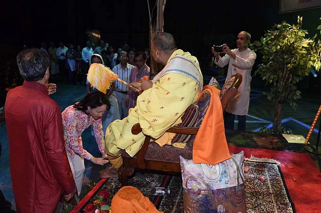 Gurudev1-7-12-14-9298-DDeRosaPhoto