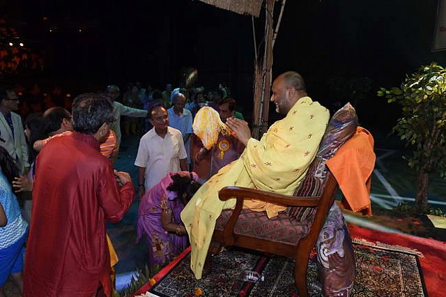 Gurudev1-7-12-14-9345-DDeRosaPhoto