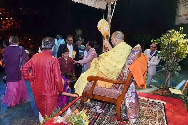 Gurudev1-7-12-14-9402-DDeRosaPhoto