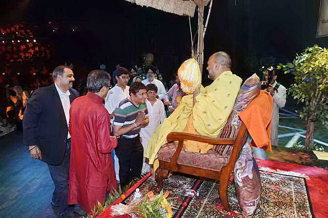 Gurudev1-7-12-14-9404-DDeRosaPhoto