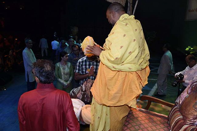 Gurudev1-7-12-14-9440-DDeRosaPhoto