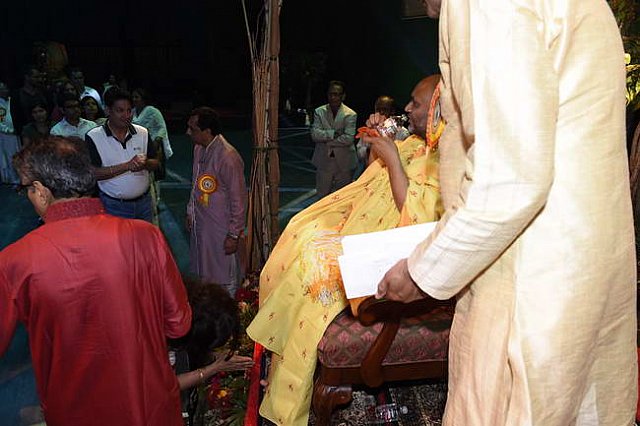 Gurudev1-7-12-14-9449-DDeRosaPhoto