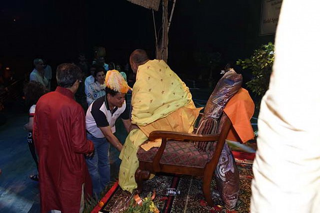 Gurudev1-7-12-14-9450-DDeRosaPhoto