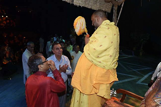 Gurudev1-7-12-14-9463-DDeRosaPhoto