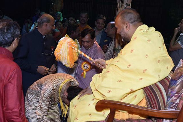 Gurudev1-7-12-14-9522-DDeRosaPhoto