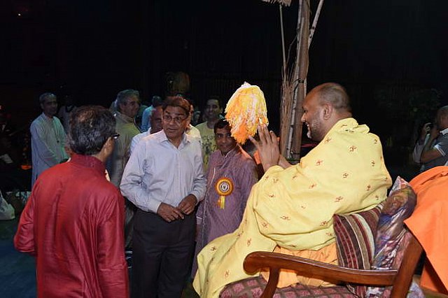 Gurudev1-7-12-14-9535-DDeRosaPhoto