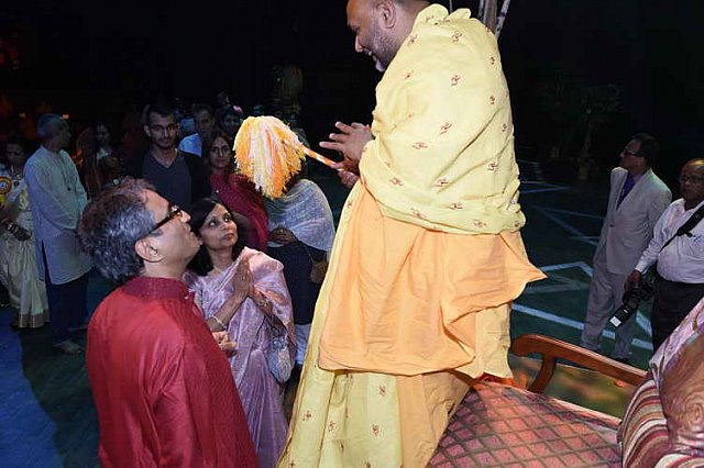 Gurudev1-7-12-14-9455-DDeRosaPhoto