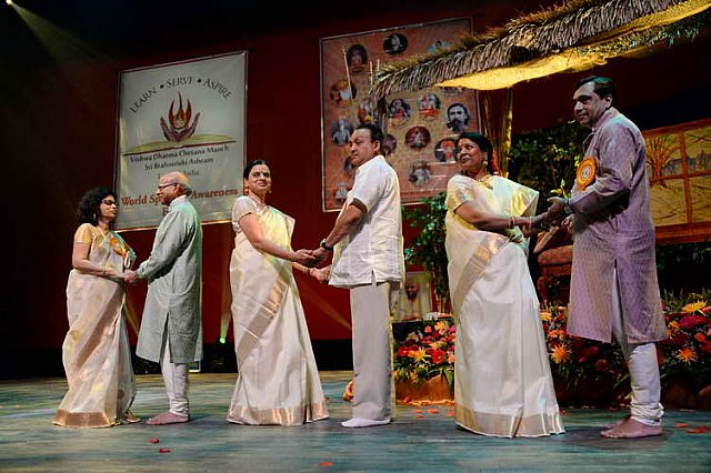 Gurudev2-7-12-14-2908-DDeRosaPhoto