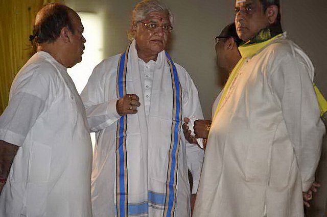 Gurudev1-7-12-14-6937-DDeRosaPhoto