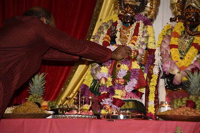 Gurudev1-7-12-14-7003-DDeRosaPhoto