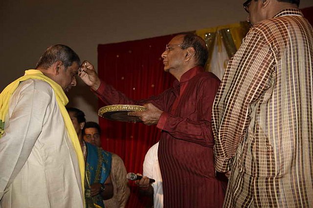 Gurudev1-7-12-14-7014-DDeRosaPhoto